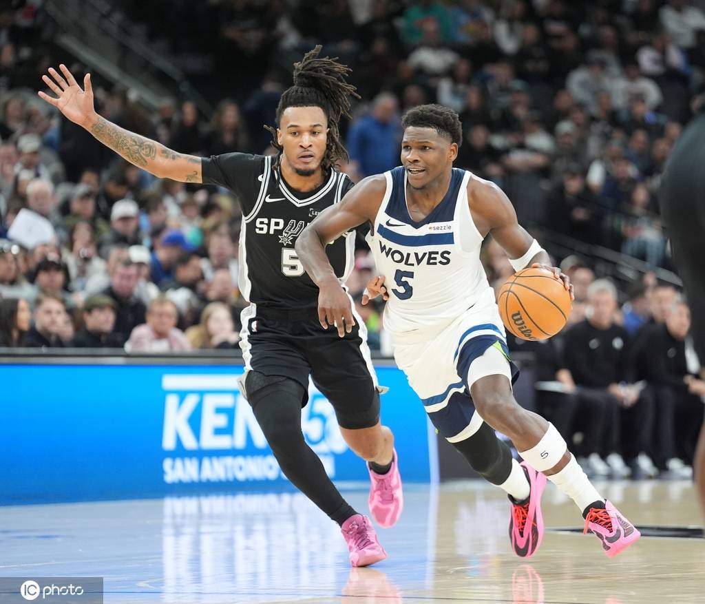 生涯新高竟成空砍！爱德华兹55分仍难奈马刺 末节26分